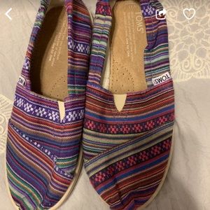 Brands new TOMS